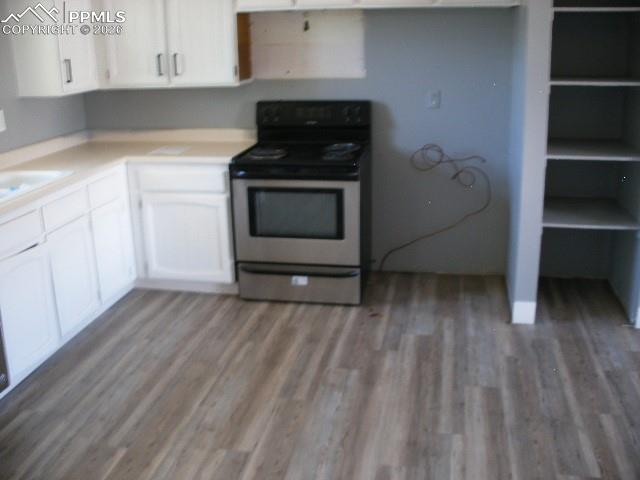 Image 15 of 48: Kitchen
