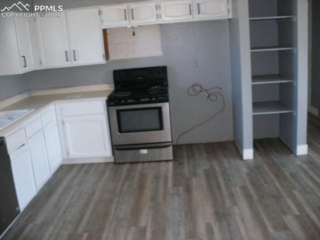 Image 19 of 48: Kitchen