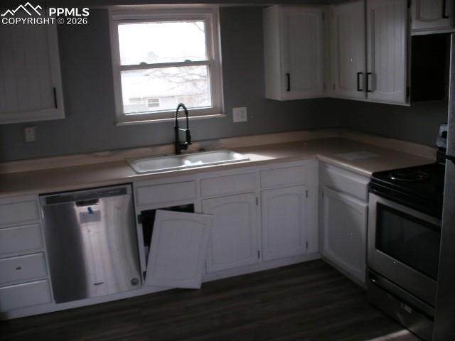 Image 30 of 48: Kitchen