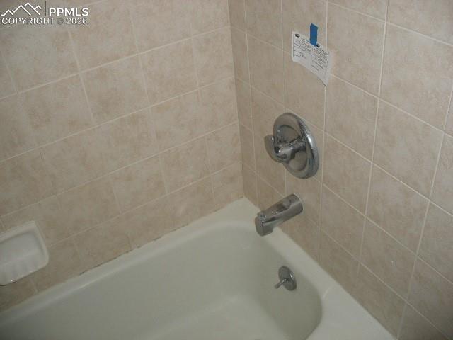 Image 7 of 48: Bathroom