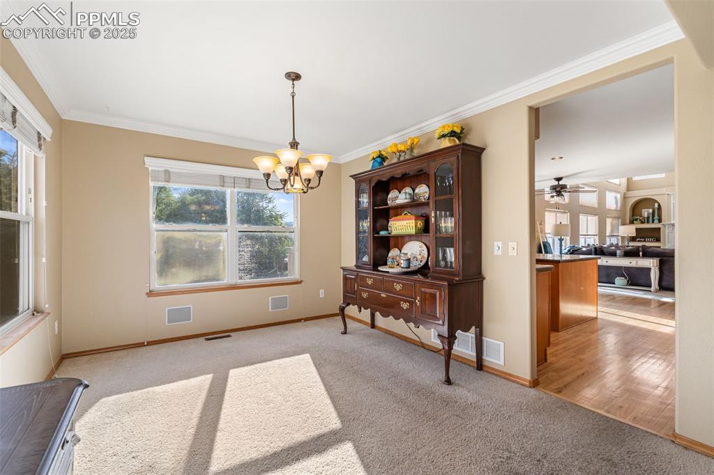 Image 12 of 50: Dining Area