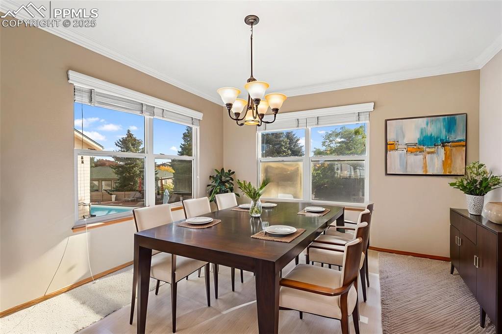 Image 13 of 50: Dining Area