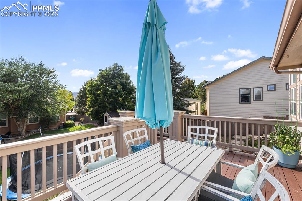 Image 20 of 50: Deck