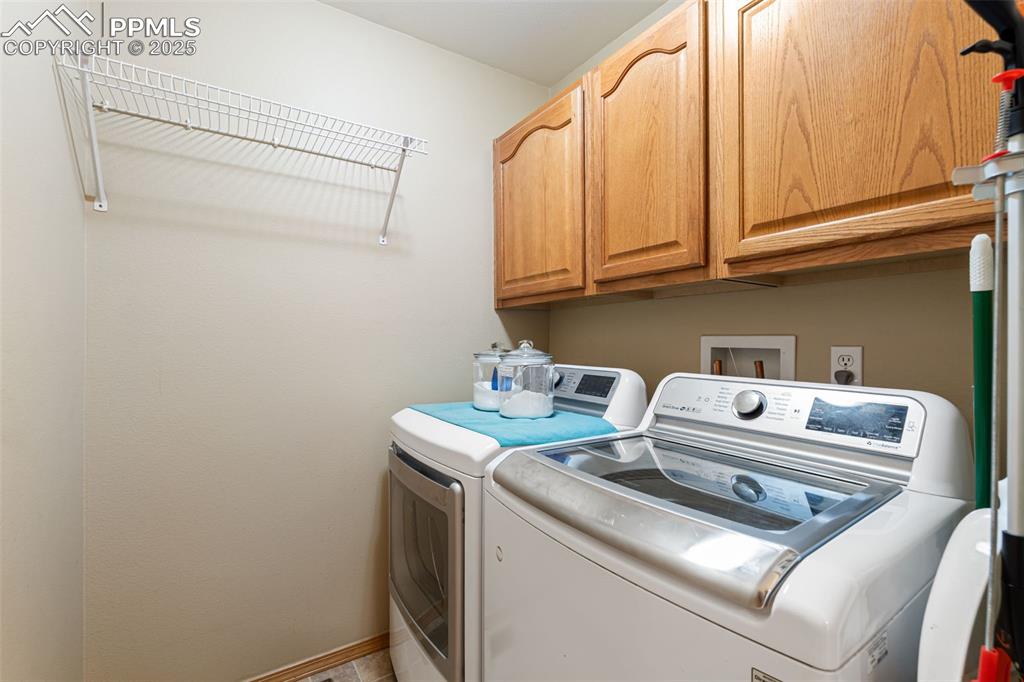 Image 22 of 50: Laundry