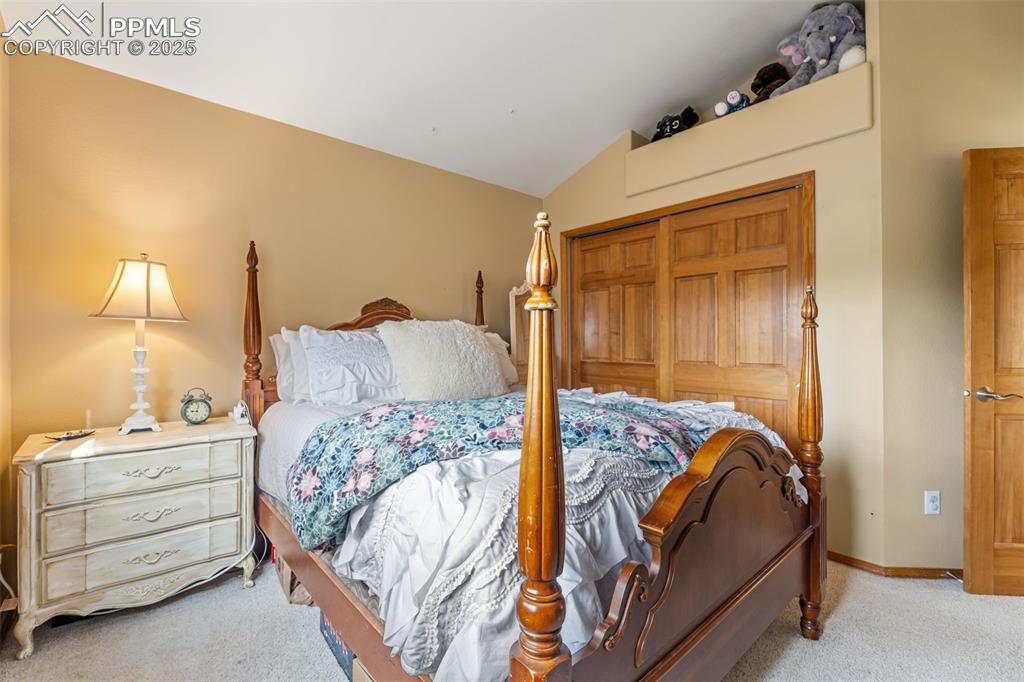 Image 27 of 50: Bedroom