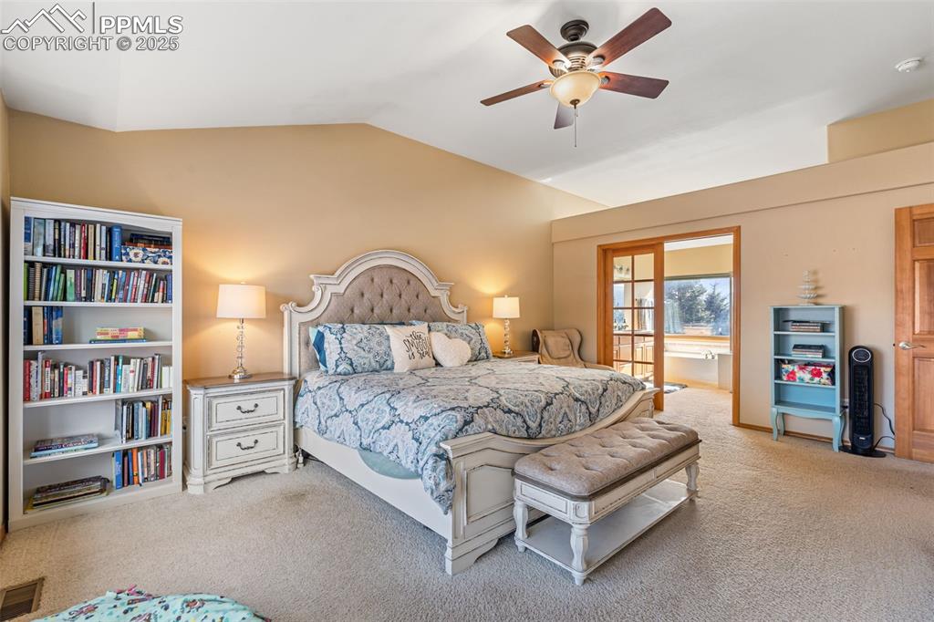 Image 32 of 50: Bedroom