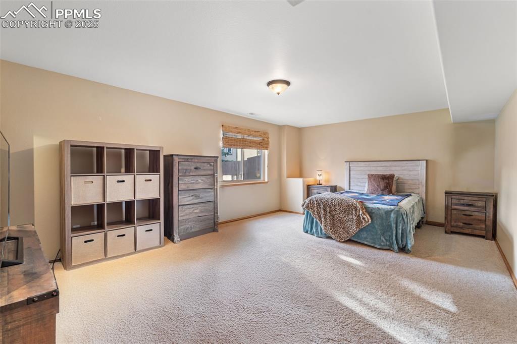 Image 41 of 50: Bedroom