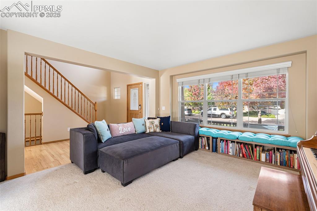 Image 8 of 50: Living Room