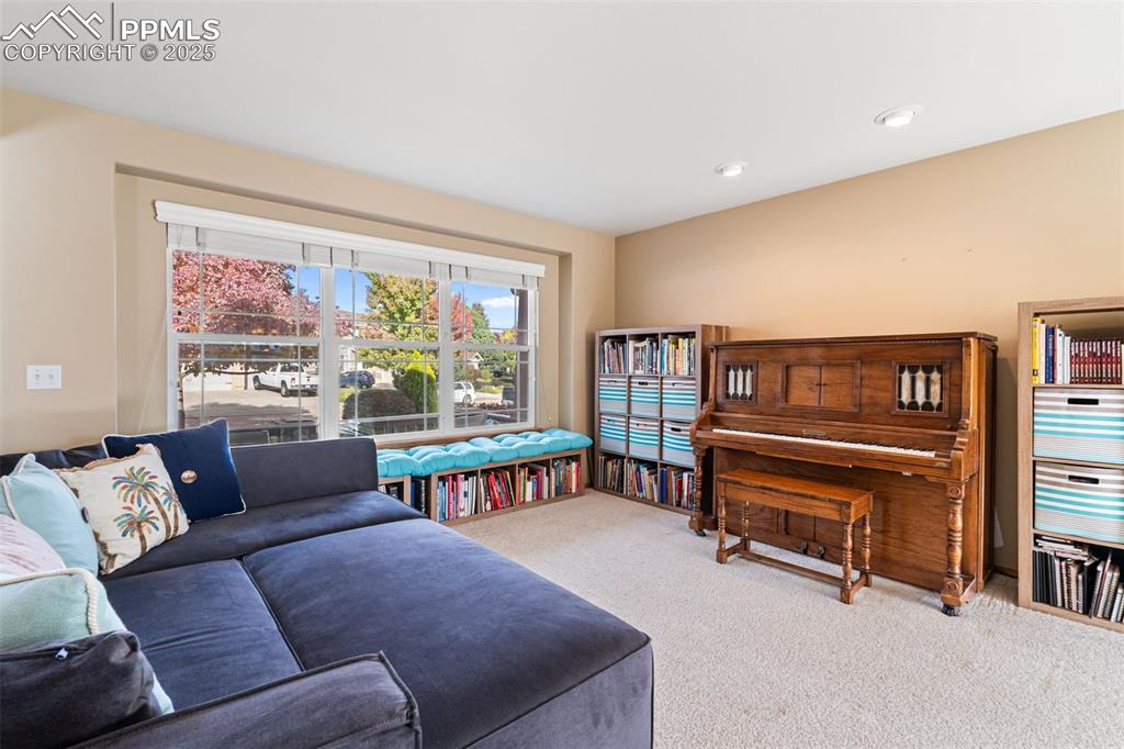 Image 9 of 50: Living Room