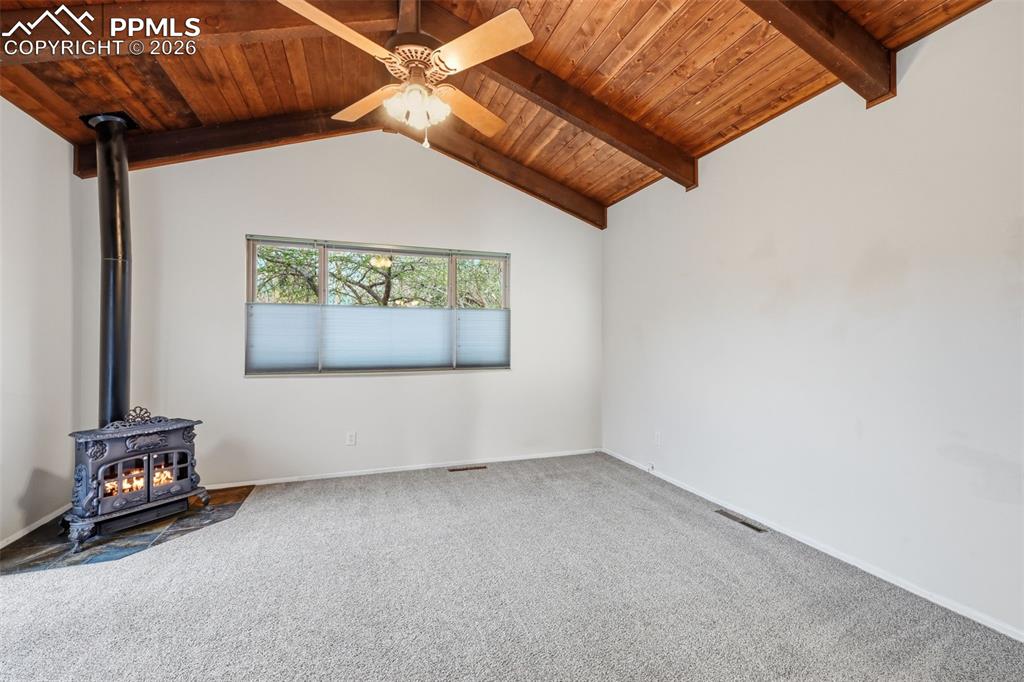 Image 16 of 34: Living Room