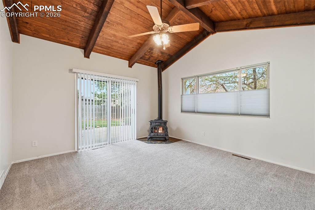 Image 17 of 34: Living Room