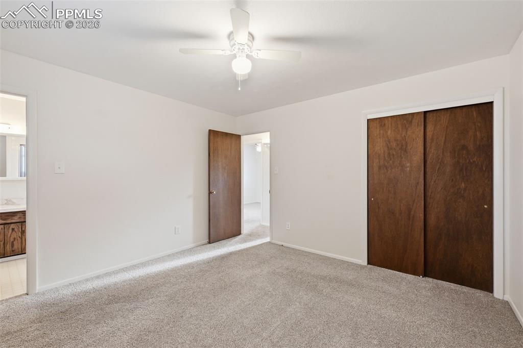 Image 21 of 34: Bedroom