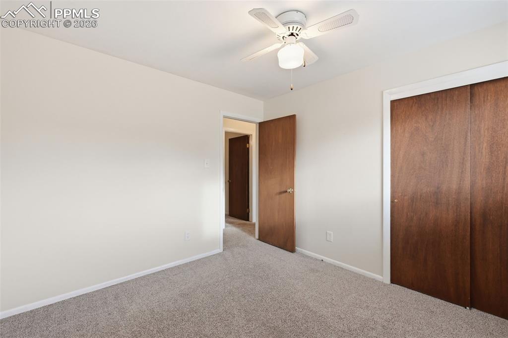 Image 26 of 34: Bedroom