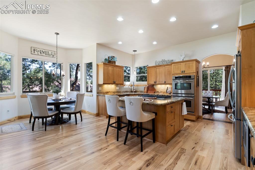 Image 18 of 42: Kitchen