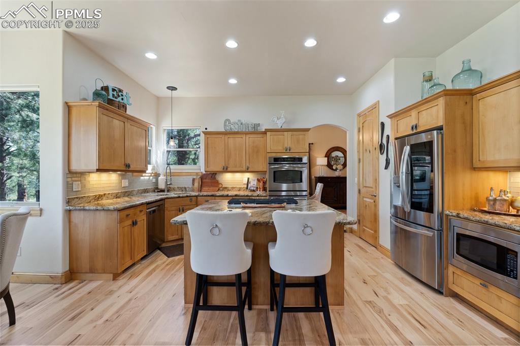 Image 21 of 42: Kitchen