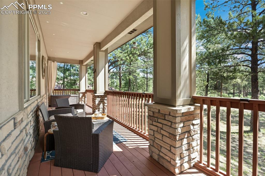Image 41 of 42: Deck