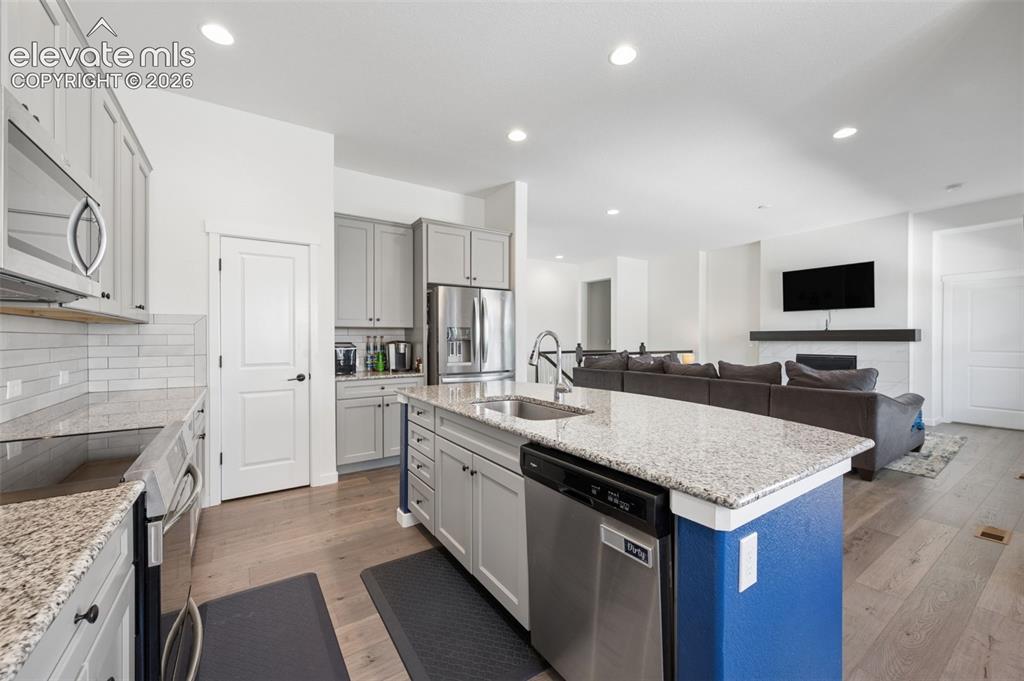 Image 16 of 33: Kitchen