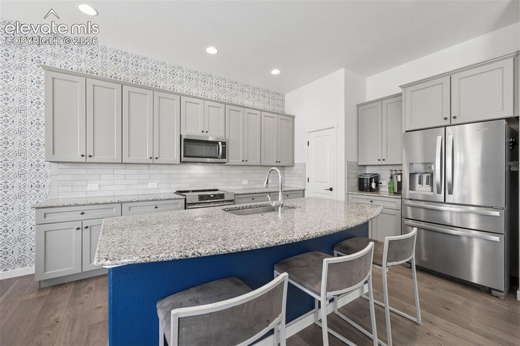 Image 18 of 33: Kitchen