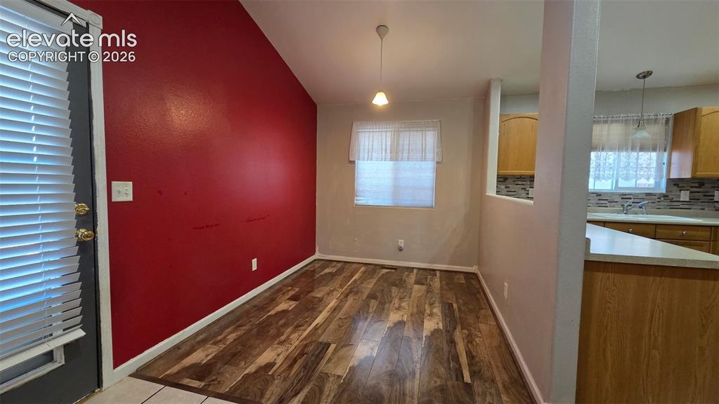Image 8 of 18: Dining Area