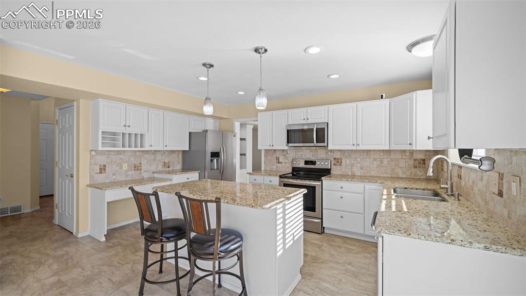 Image 14 of 42: Kitchen