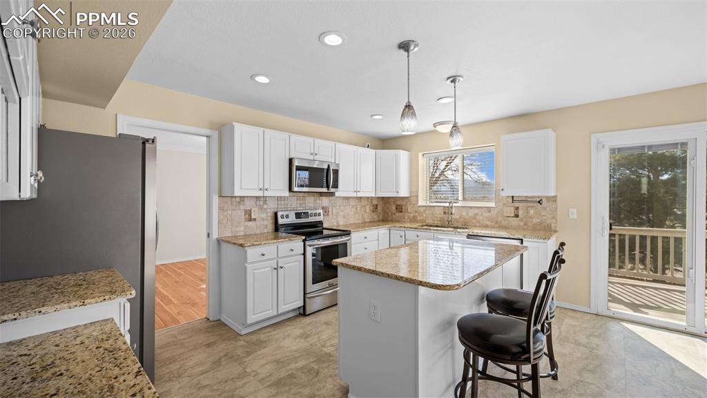 Image 15 of 42: Kitchen