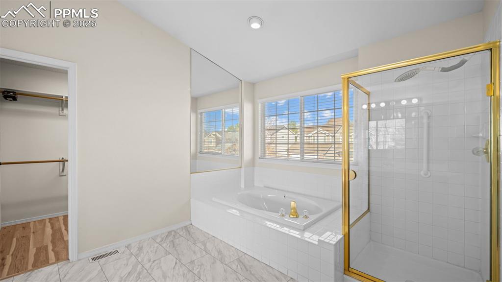 Image 23 of 42: Primary 