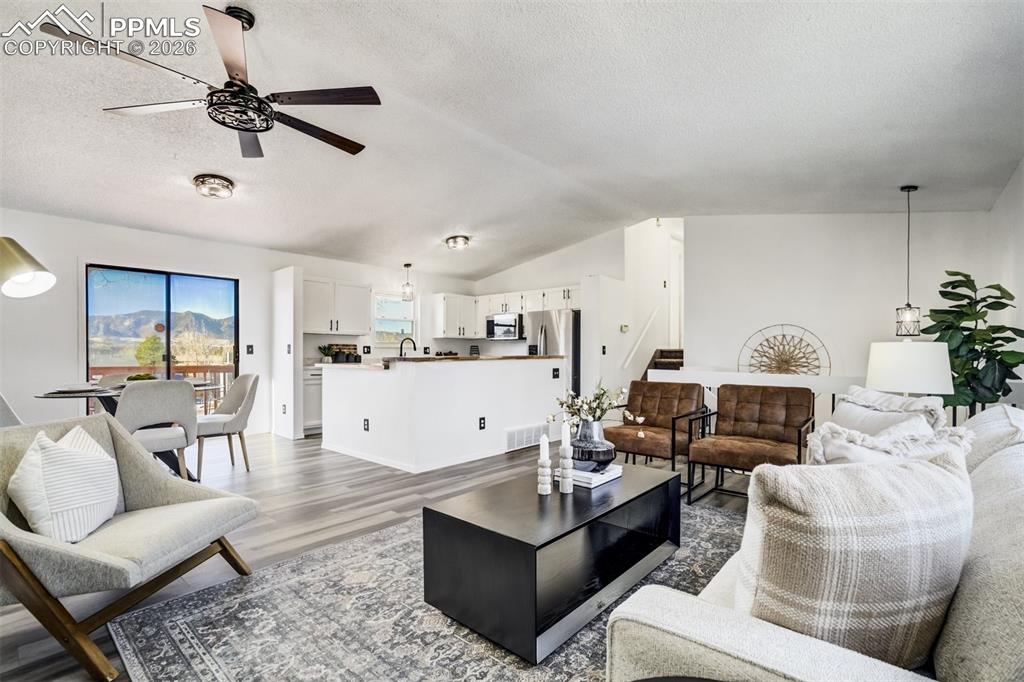 Image 10 of 50: Living Room