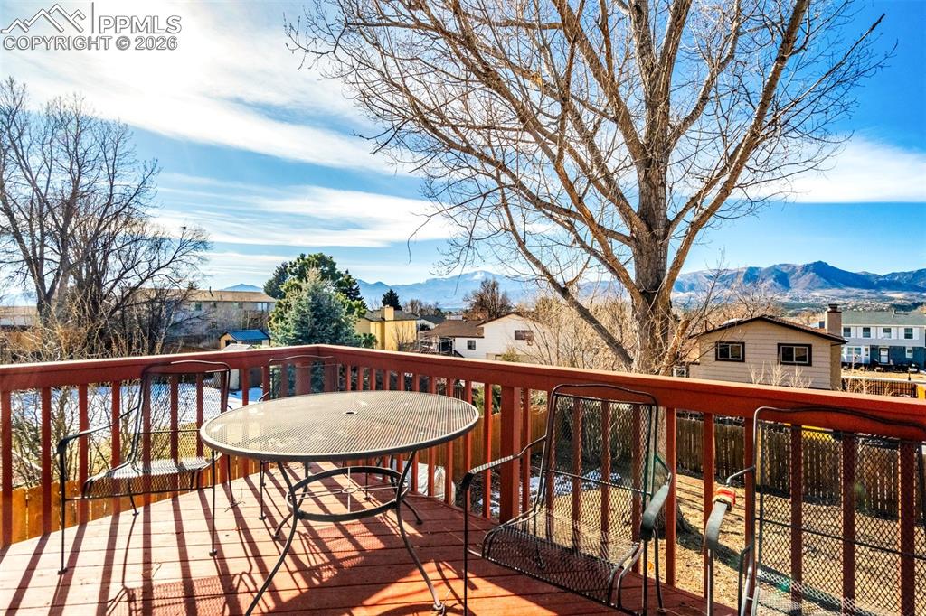 Image 17 of 50: Deck