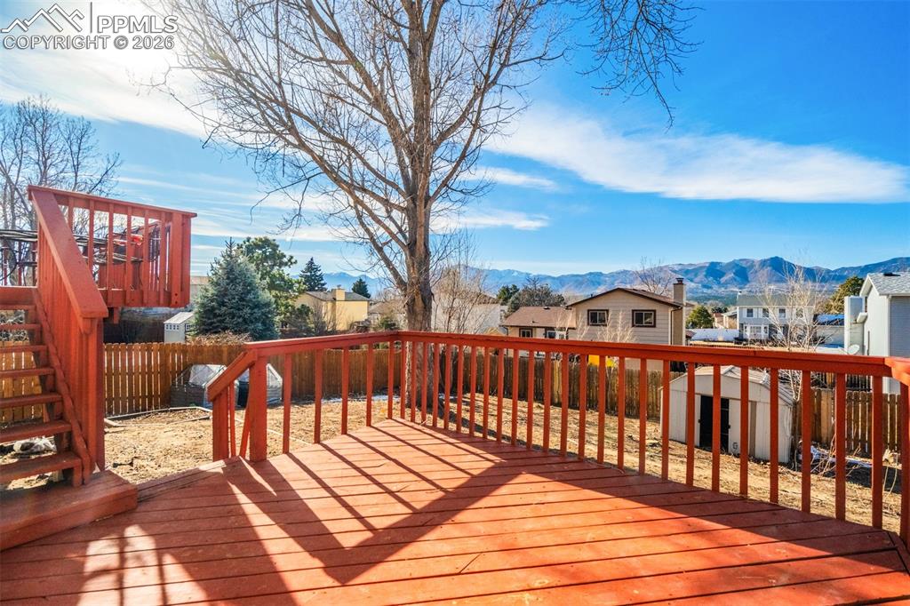 Image 19 of 50: Deck