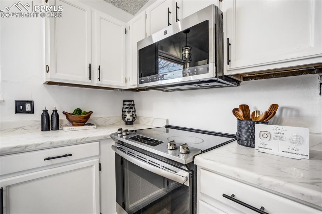 Image 24 of 50: Kitchen