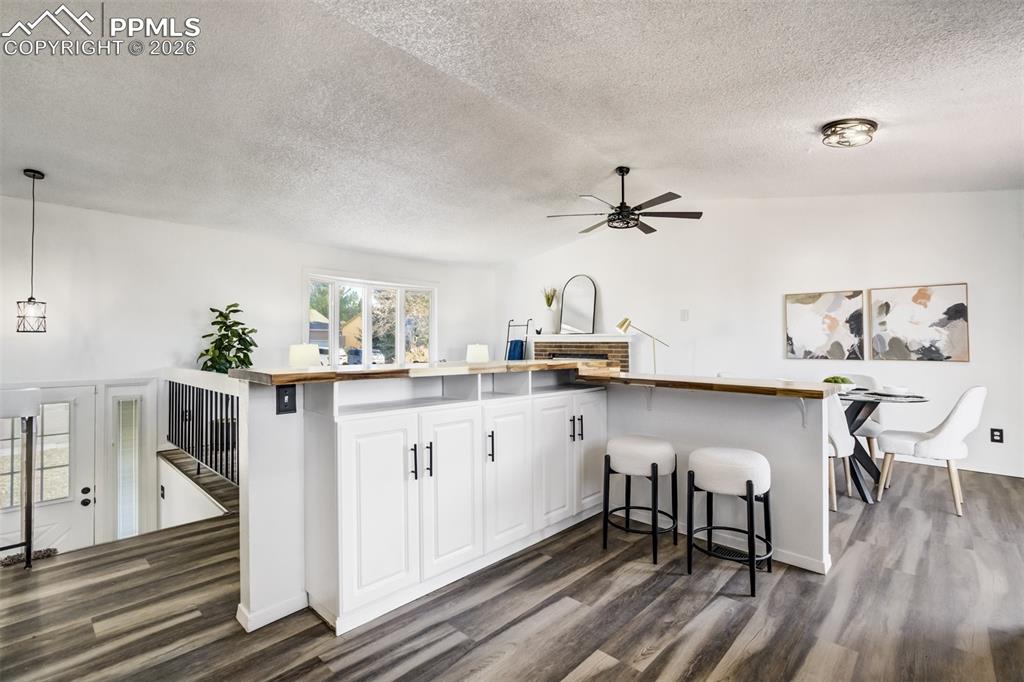 Image 25 of 50: Kitchen