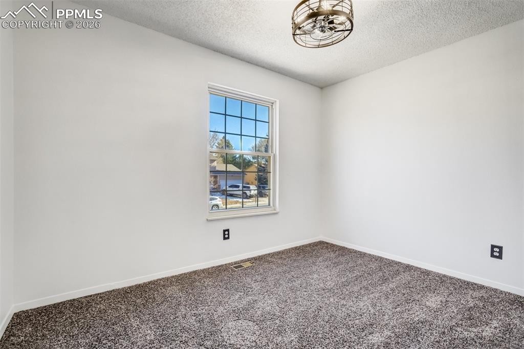 Image 35 of 50: Bedroom 3