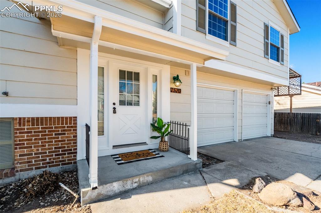 Image 4 of 50: Entry