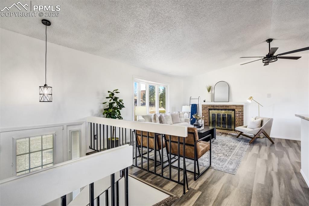 Image 5 of 50: Living Room