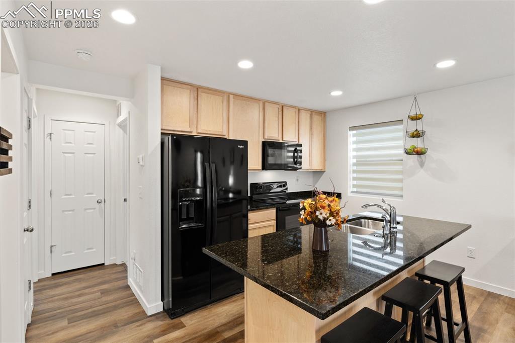 Image 13 of 32: Kitchen