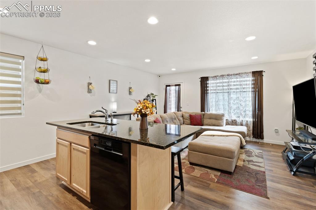 Image 14 of 32: Kitchen