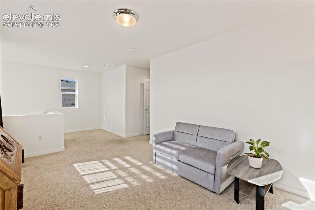 Image 18 of 30: Flex Room - Upper Level