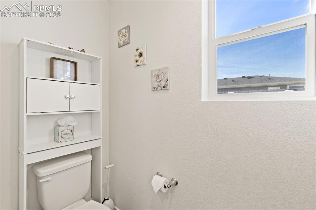 Image 22 of 32: Private Toilet in Masters