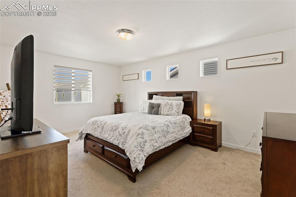 Image 24 of 32: Master