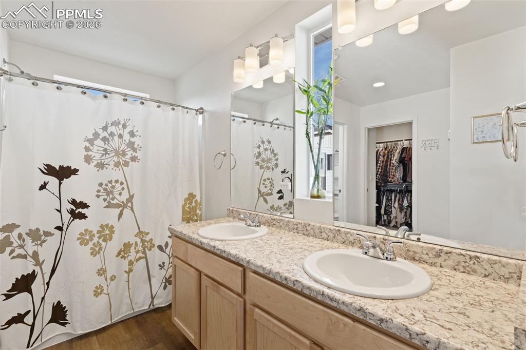 Image 27 of 32: Master