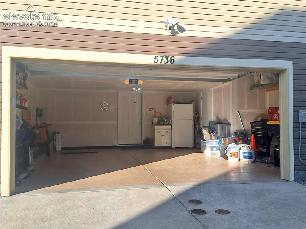 Image 28 of 30: Garage
