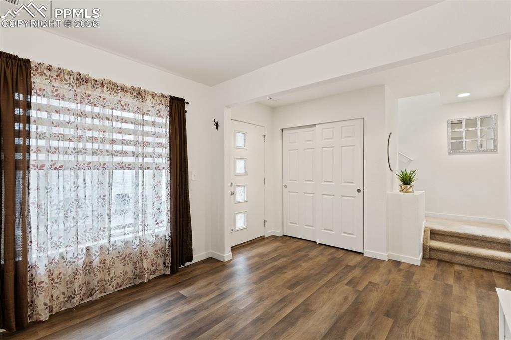 Image 6 of 32: Entry