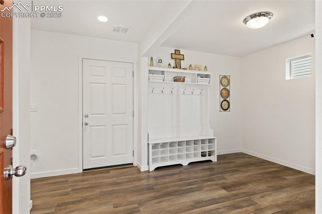 Image 7 of 32: Mud Room