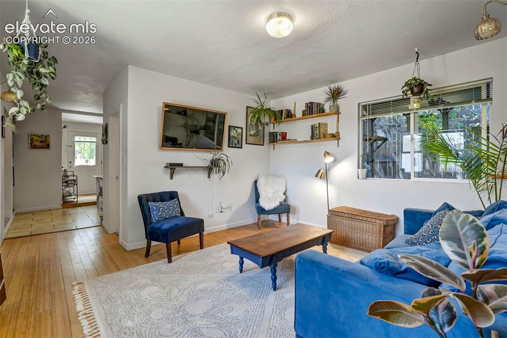 Image 9 of 50: Living Room
