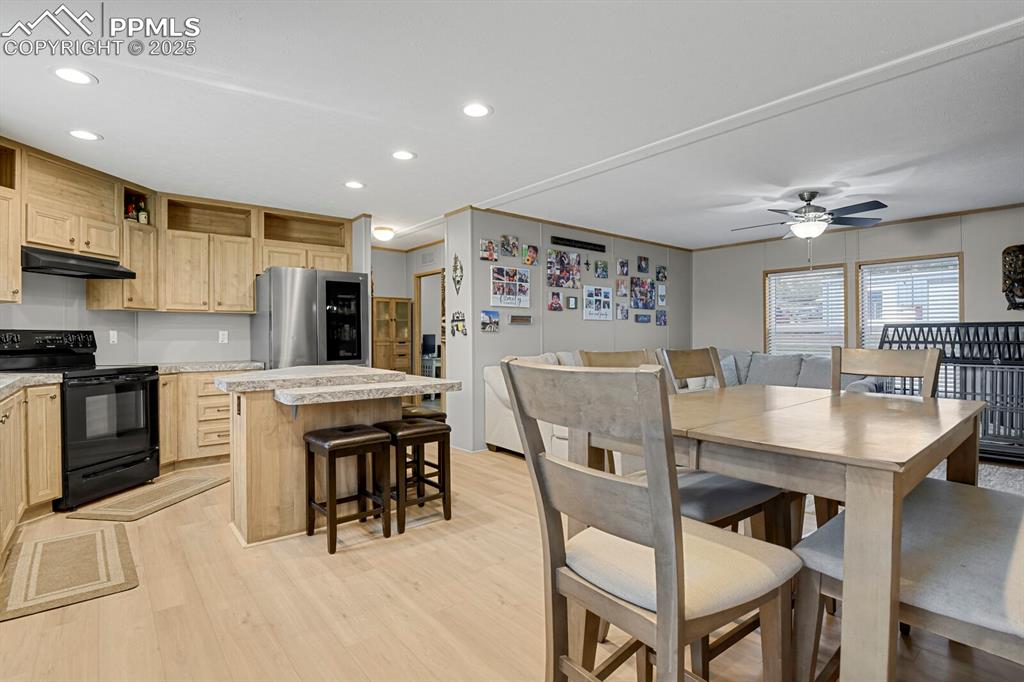 Image 12 of 46: Dining Area