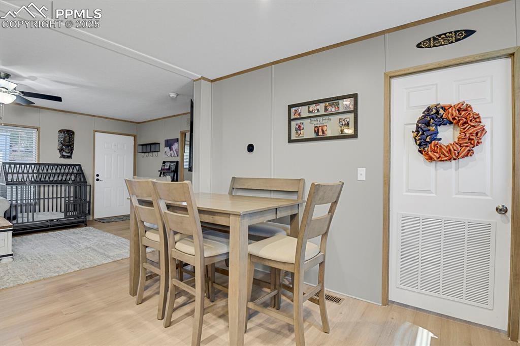 Image 13 of 46: Dining Area