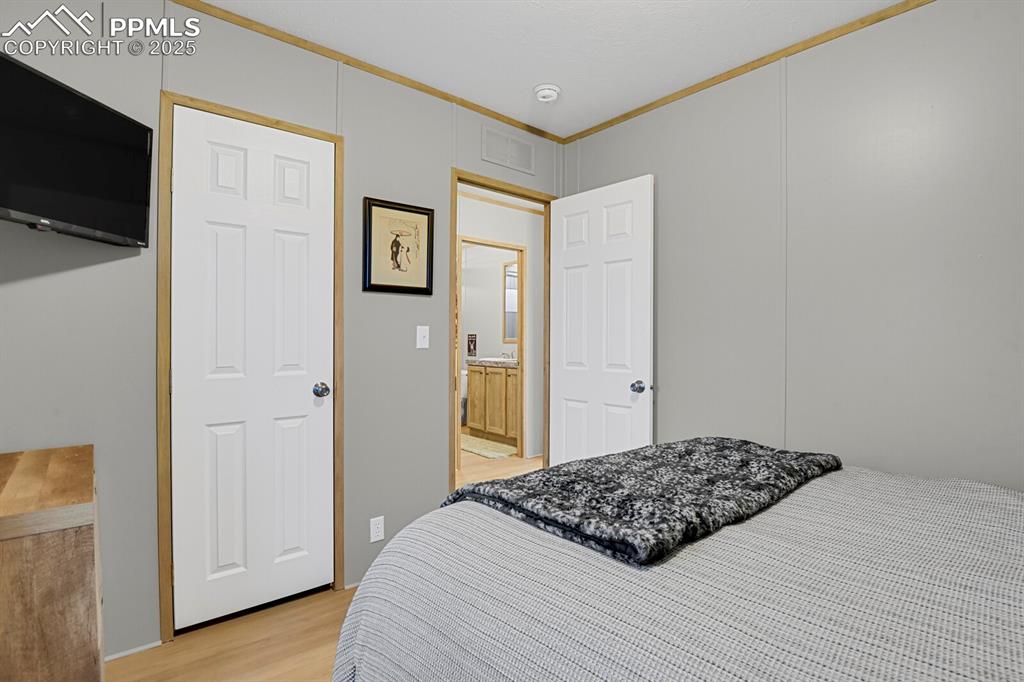 Image 21 of 46: Bedroom