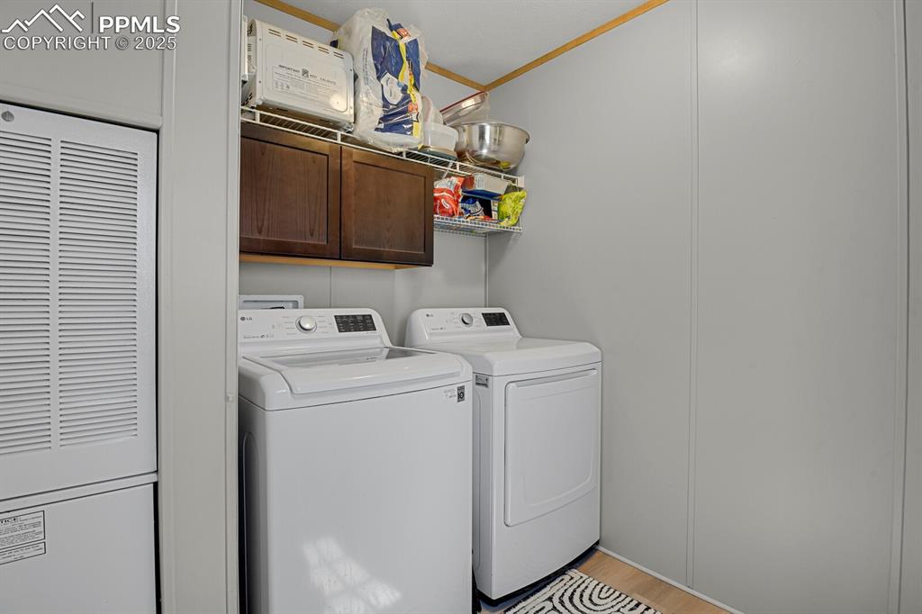 Image 27 of 46: Laundry