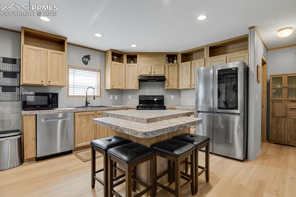 Image 8 of 46: Kitchen