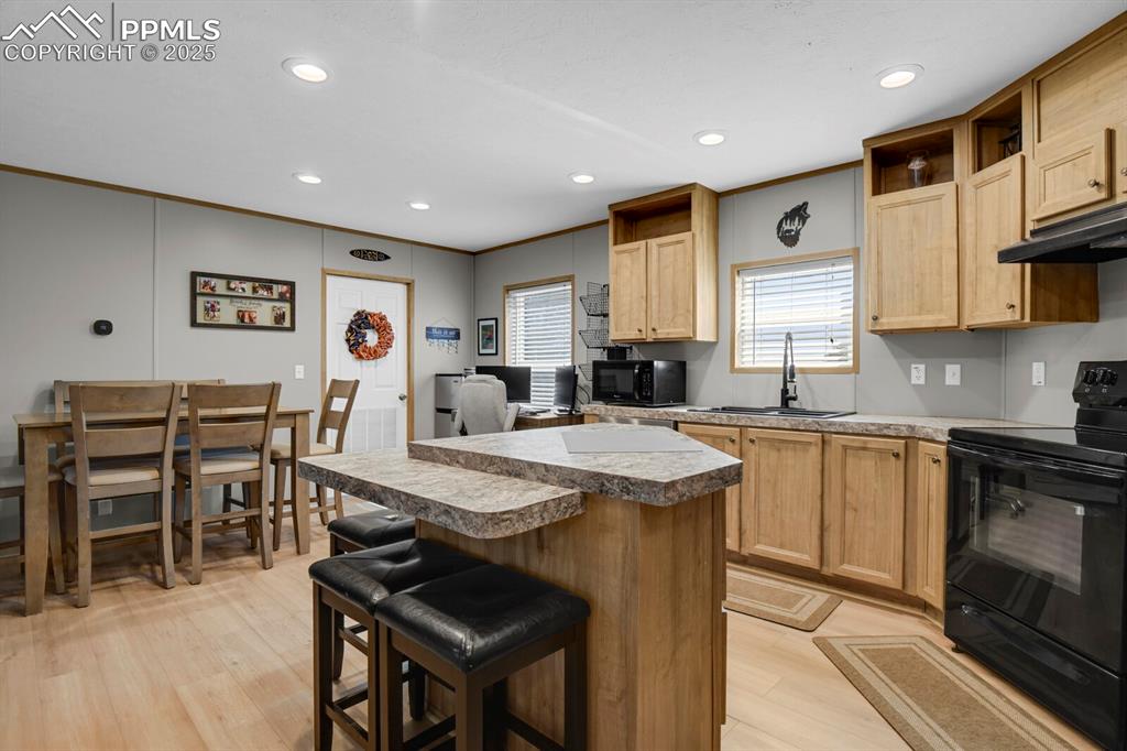 Image 9 of 46: Kitchen